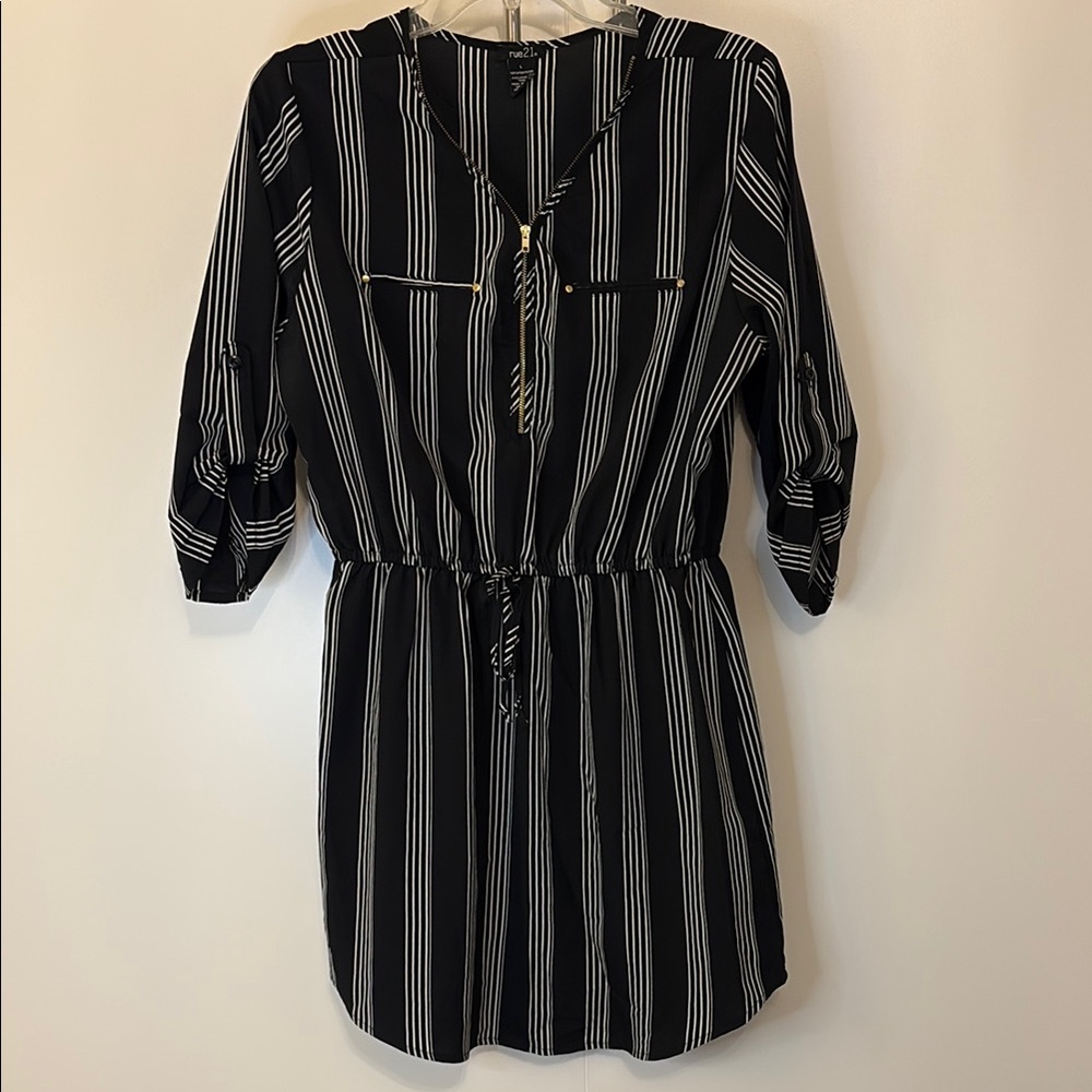 Rue21 Black and White V-Neck Dolman Sleeve Dress
